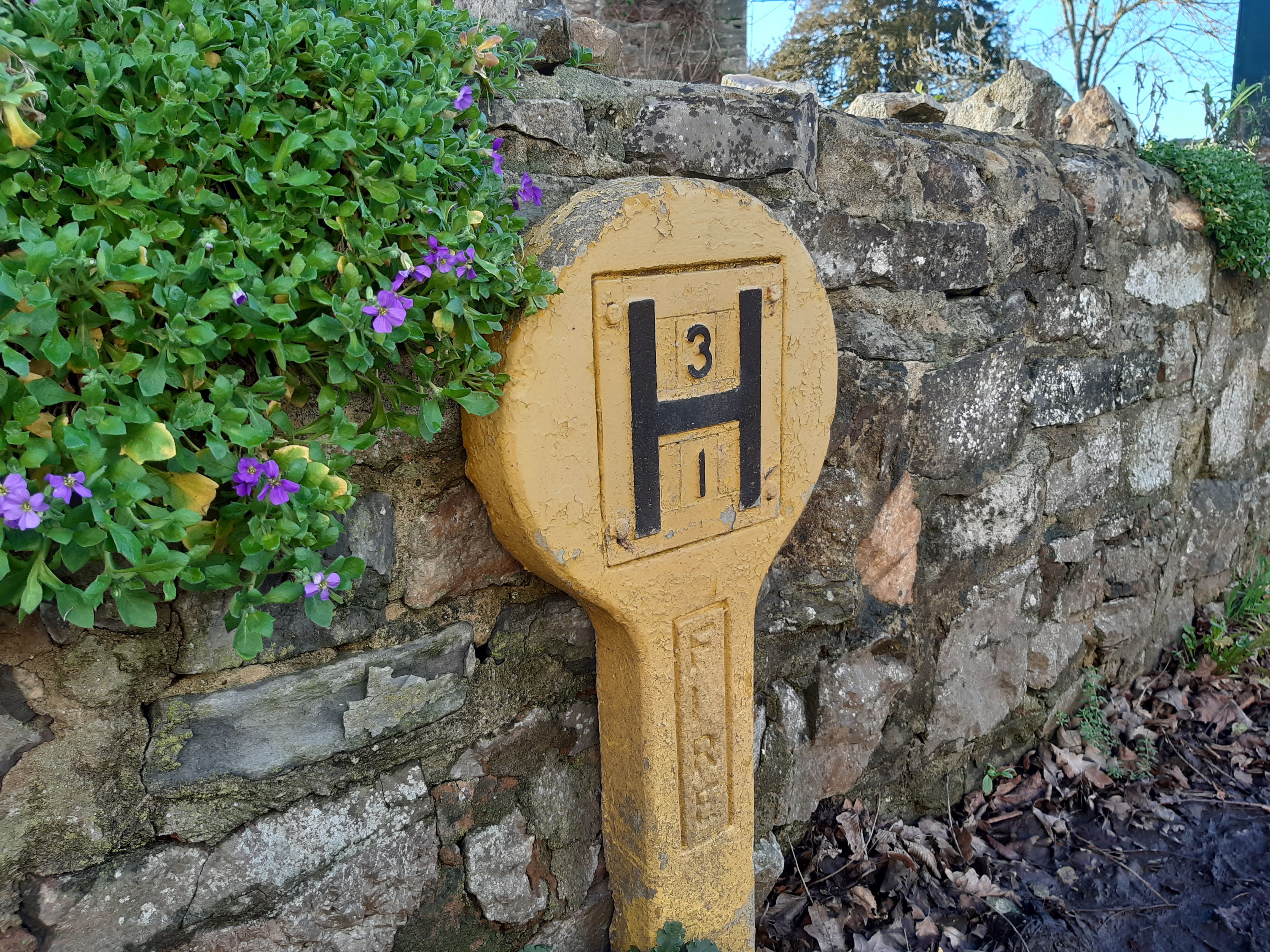 Fire hydrant marker post