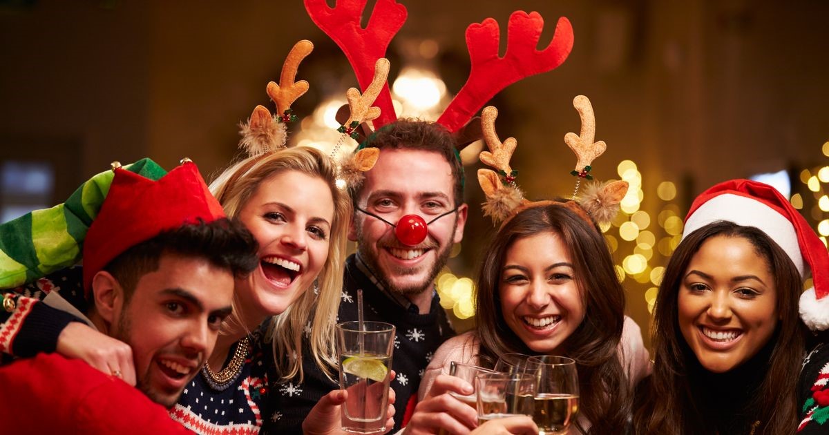 Photo of a group of workers drinking during a Christmas party. 